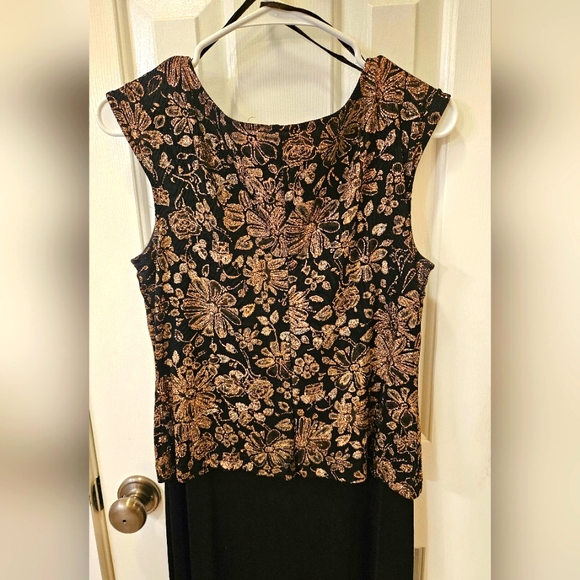 Formal ankle-length black and gold sleeveless dress. 10 petite - Picture 2 of 7